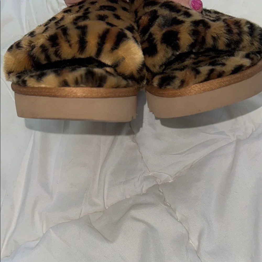 Koolaburra by UGG Leopard Print Fuzzy Slippers 8 - Picture 4 of 8